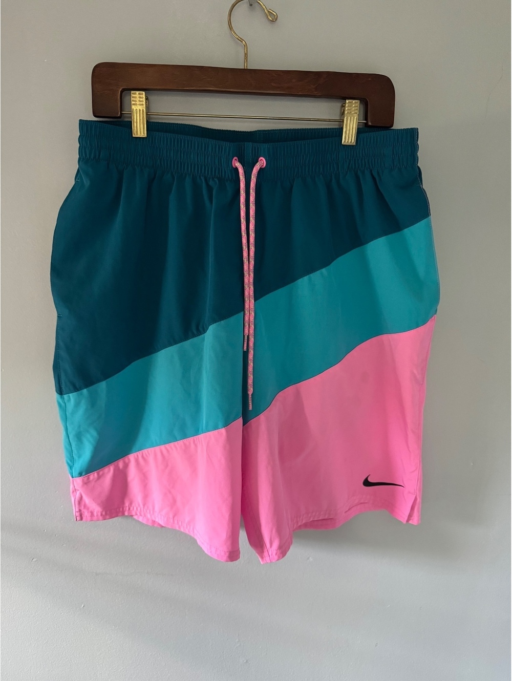 Nike Colorblock Athletic Shorts XL